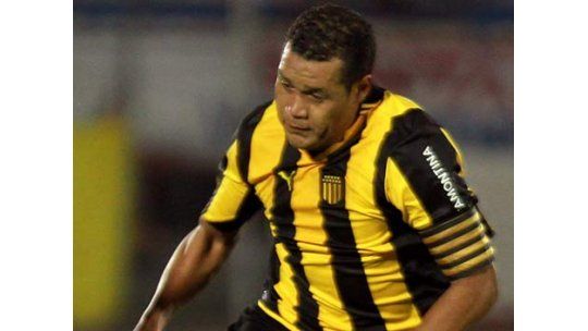 Peñarol goleó a Bella Vista y quedó puntero