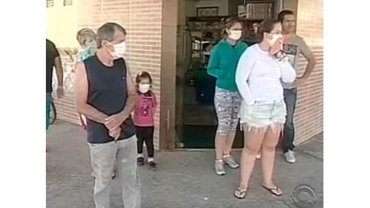 Mal olor en Camboriú: barométrica tiró su contenido en la calle