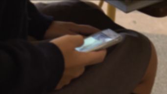 diputado colorado propone prohibir los celulares en centros educativos durante todo el horario escolar