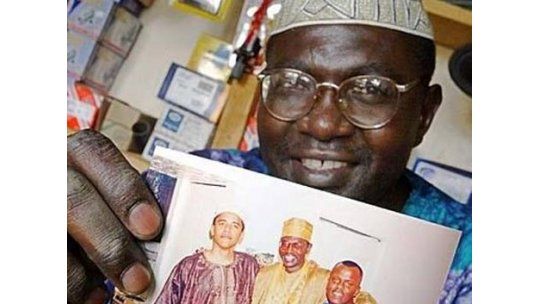 El hermano de Obama nacido en Kenia apuesta a ganador