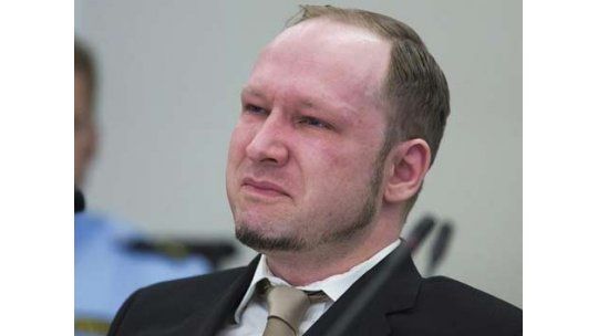 Breivik llora al ver el video que colgó el día de la matanza