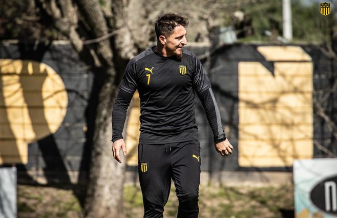 Cebolla busca su mejor forma. Sin la esperanza del Torneo Apertura,&nbsp; Pe&ntilde;arol est&aacute; jugado a tener una muy buena Libertadores.