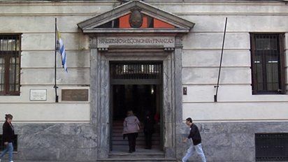 el deficit alcanzo el 4,9% del pib, el peor registro en 30 anos.