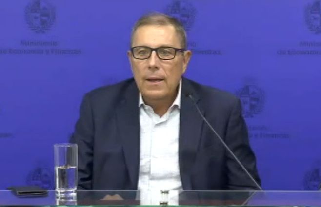 ministro-gabriel-oddone-en-conferencia