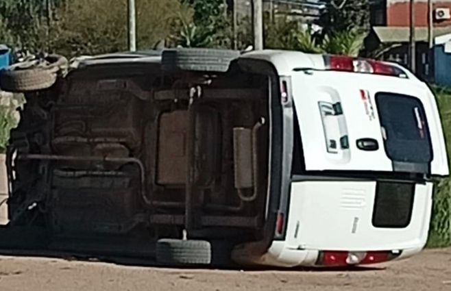 Camioneta que volcó en Melo, 