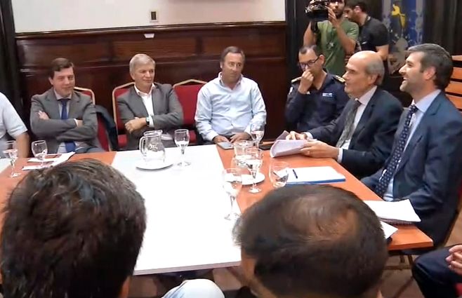 Reunión del Ministerio del Interior con Árbitros y la AUF por la vuelta del fútbol.&nbsp;