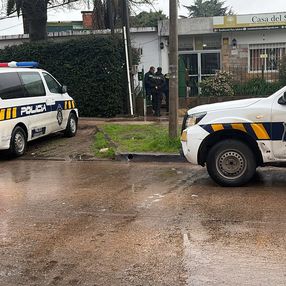 Un delincuente entró a un residencial, amenazó con un cuchillo y robó una cartera con $200.000 y USD 1.000 Un delincuente entró a un residencial, amenazó con un cuchillo y robó una cartera con $200.000 y USD 1.000
