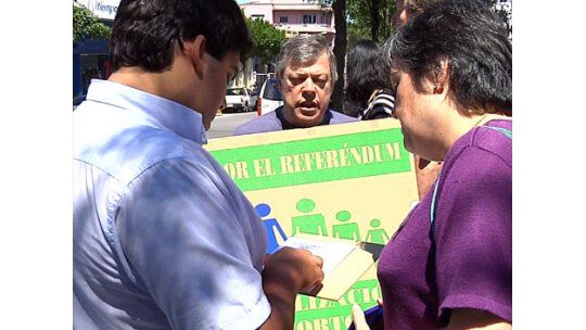 5.000 firmas en primera jornada por referéndum contra aborto