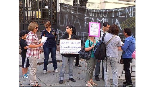 Mía se queda con familia adoptiva. El fallo del caso