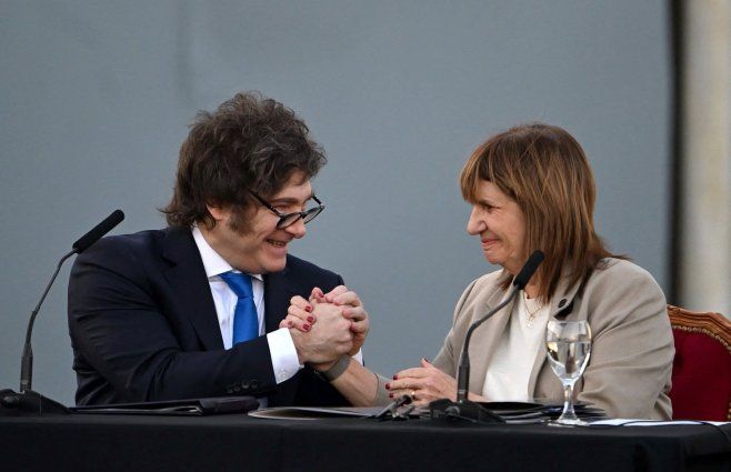 Foto: AFP. Javier Milei y Patricia Bullrich, presidente y ministra de Argentina.
