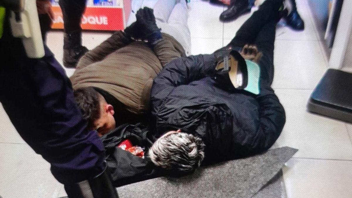 Detuvieron a dos delincuentes mientras cometían una rapiña en una farmacia del Centro