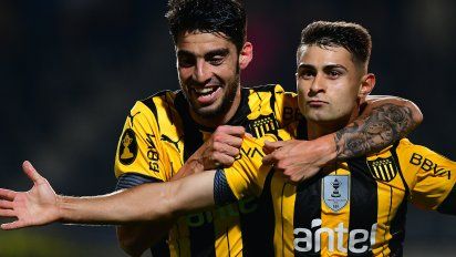 penarol le gano a plaza colonia 2-1, con goles de jimenez y acevedo