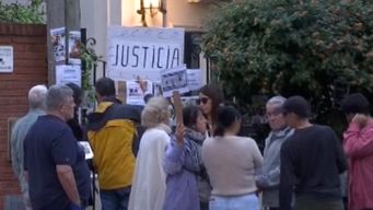 damnificados se manifestaron frente a la casa de pablo carrasco: hay 400 millones de dolares que desaparecieron