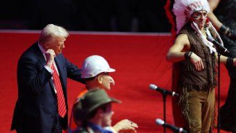 Los Village People en un acto de campaña de Trump. Foto: AFP.