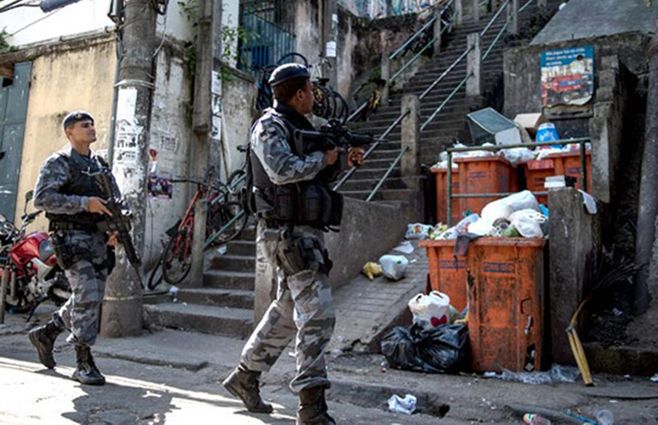 policia_brasil_favela.jpg