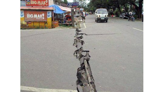 Terremoto en Filipinas deja 12 muertos y 40 desaparecidos
