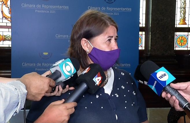 Delincuente En Moto Le Arrebató La Cartera A La Senadora Sandra Lazo Del Frente Amplio 9680