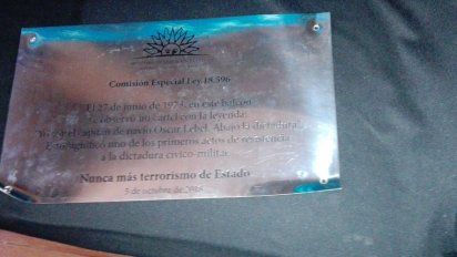 vandalizaron la placa de la memoria instalada en honor al contralmirante oscar lebel