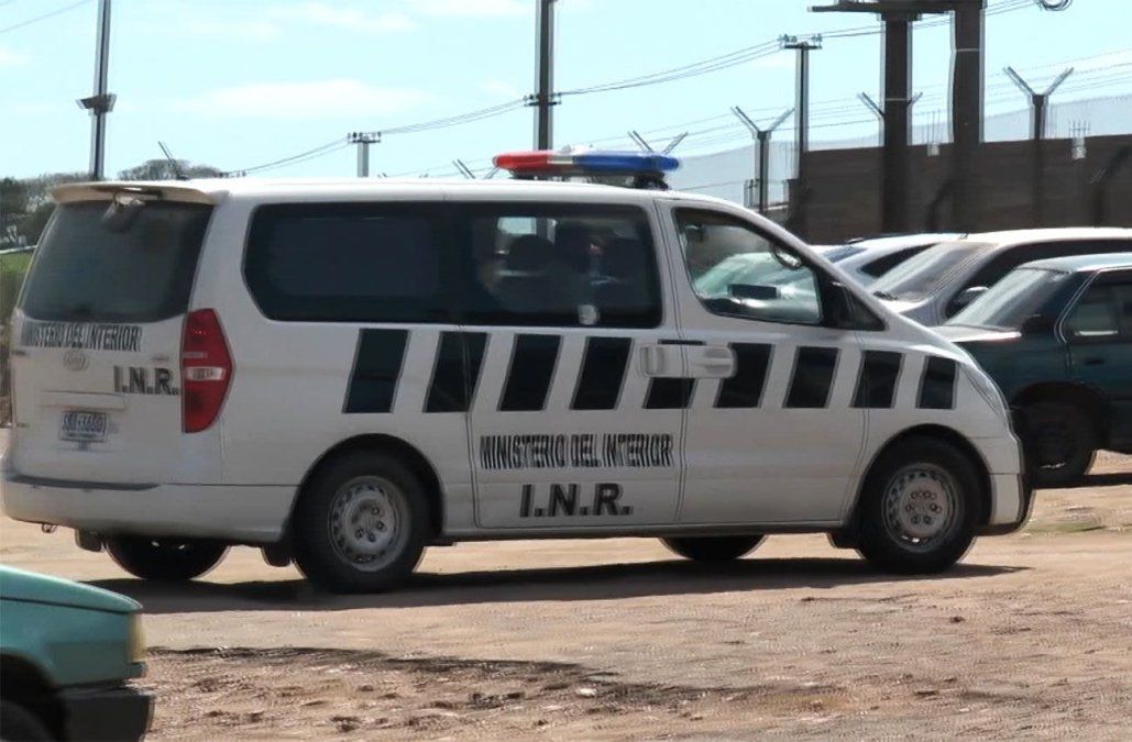 Un preso fugó de la cárcel y robó un chaleco antibalas y llaves de esposas: lo encontraron y volvió a prisión