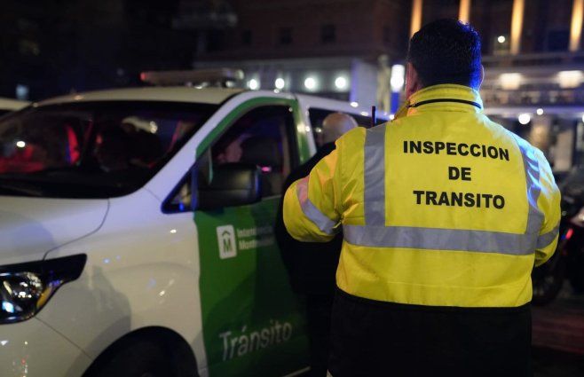 Inspectores de Tránsito de Montevideo en el operativo especial por la Noche de la Nostalgia. Archivo. Foto: IMM en X.