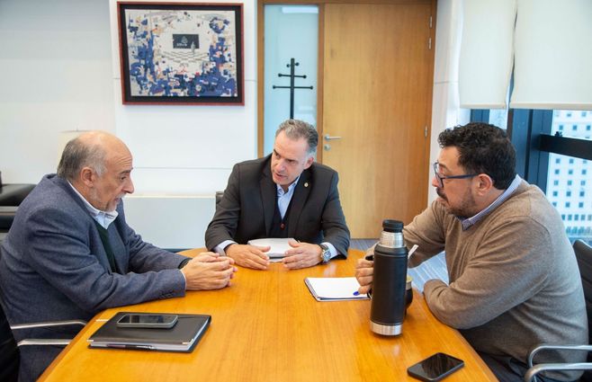 Orsi-con-Mieres-y-Sánchez-foto-Presidencia