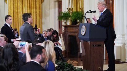 la casa blanca dio marcha atras y restituyo al periodista de cnn