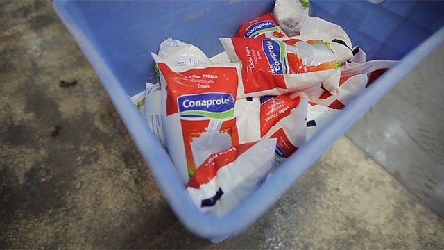 Conaprole afirma que faltará leche en comercios; sindicato lo niega