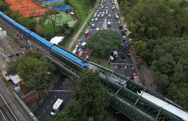 Foto: STR vía AFP. Choque de trenes en Buenos Aires.