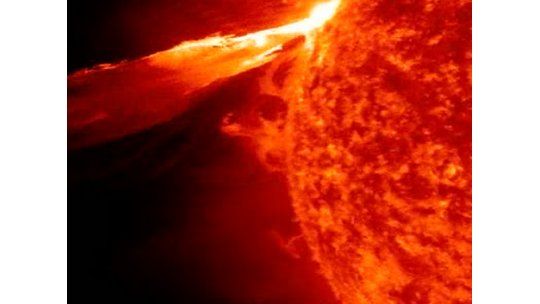 Llamarada solar se dirige hacia la tierra tras explosión