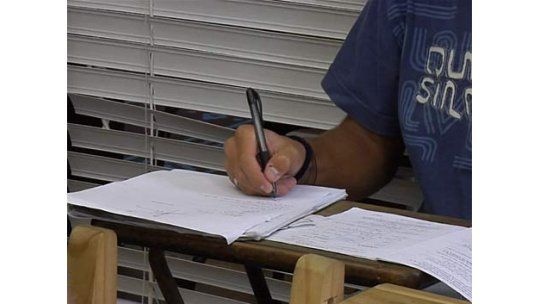 Gobierno y oposición alarmados por tantos repetidores en el liceo