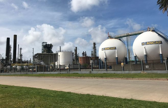 ANCAP LA TEJA - REFINERÍA.jpeg