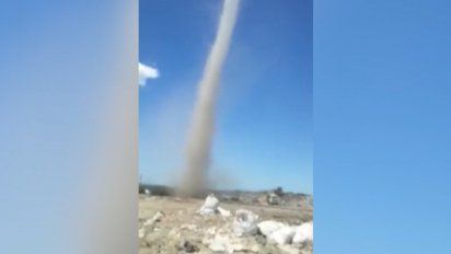 trabajadores registraron un remolino de polvo en vertedero de ciudad del plata