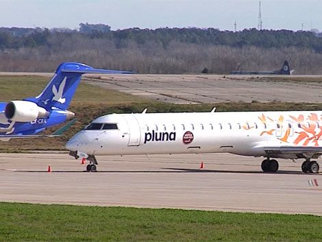 Mujica firmó nuevo proyecto de ley para negociar aviones de Pluna