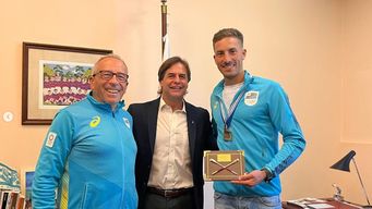 luis lacalle pou recibio a felipe klüver, campeon mundial sub-23 de remo