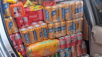 cigarrillos, alimentos y bebidas incautadas tras la detencion de cuatro camionetas en rivera, lavalleja y rocha