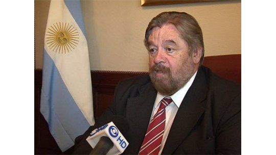 Almagro pidió a embajador Dovena que no se meta en temas internos