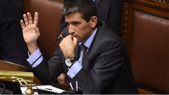 Sendic mano levantada