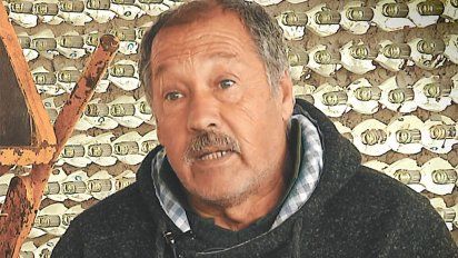 jose carlos transforma la basura en bienes productivos que luego dona