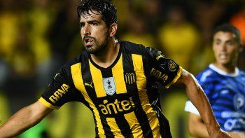 Viatri volvió a ser titular y estuvo a la altura: dio pases gol y convirtió el penal que dio vuelta el partido