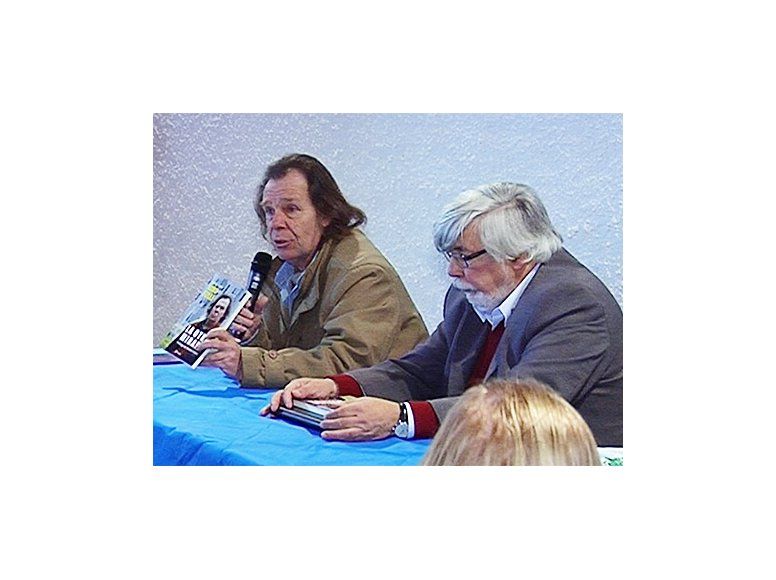 “Nano” Folle presentó su libro “La otra mirada”, en Comcar