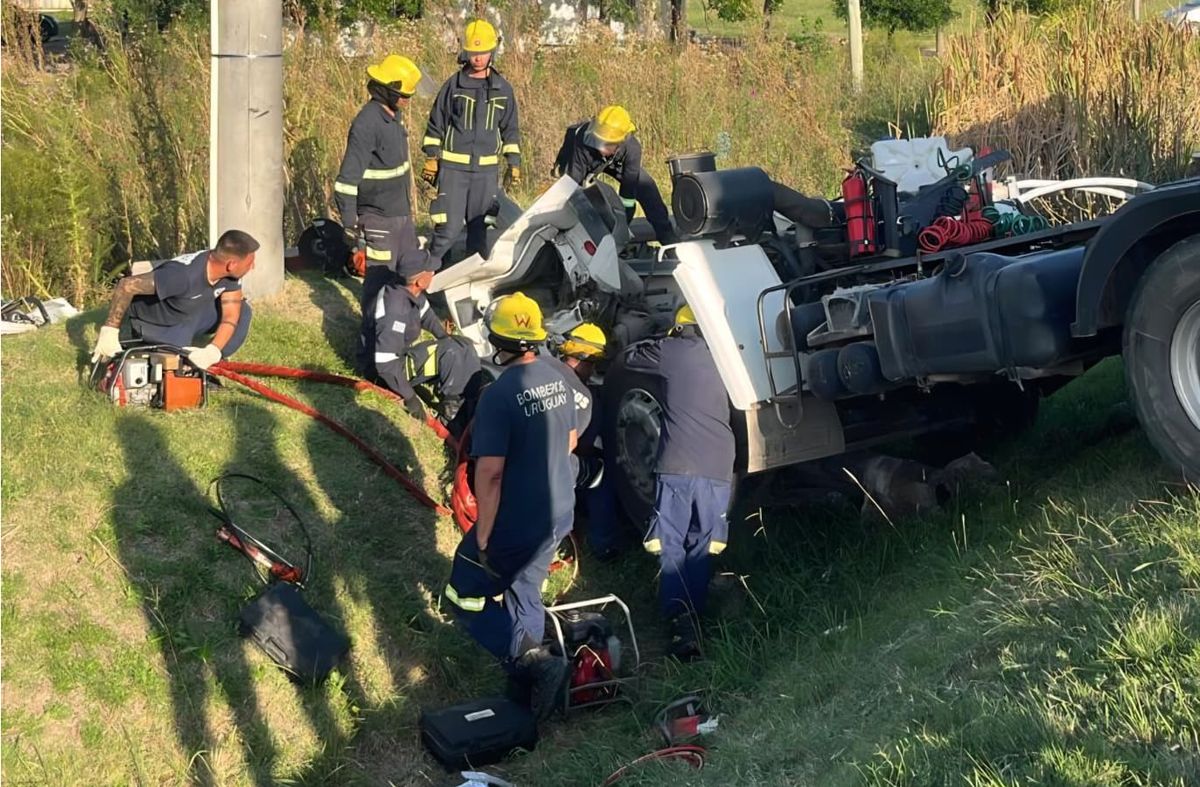 Choque en ruta 5 dejó a un camionero atrapado y falleció en el lugar; trabajan en la escena y hay afectación al tránsito