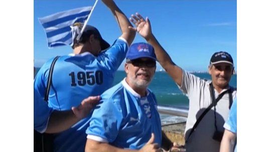 Hinchas uruguayos palpitan el debut en la ciudad de Fortaleza