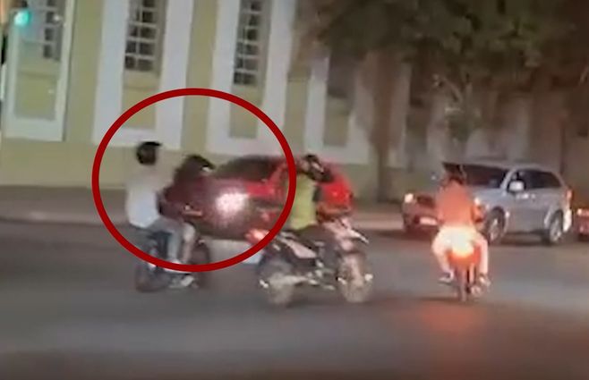 El video fue filmado por una persona que luego subió el contenido a redes sociales.