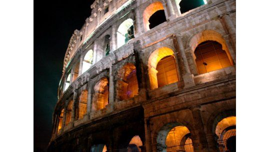 El Coliseo romano se inclina como la Torre de Pisa