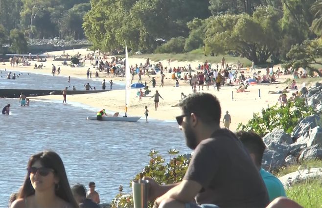playa-gente-colonia-verano.jpg
