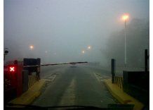 Puerto cerrado y aeropuerto “a mínimo” por niebla en Montevideo