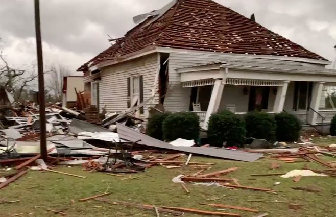 TORNADO-ALABAMA-INTERNET.jpg