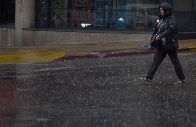 gente-lluvia-calle-montevideo-foco-uy.jpg