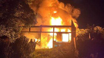 Incendio en depósito de lana y telas. Foto: Bomberos.