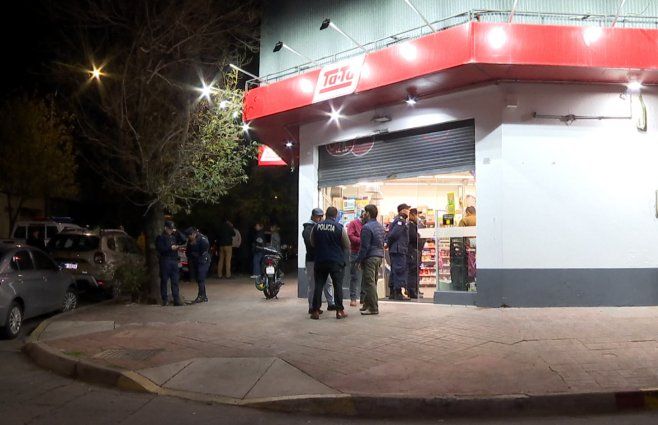 Foto: Subrayado. El supermercado está ubicado en José Figueira y Carlos Maggiolo del barrio Parque Rodó. 